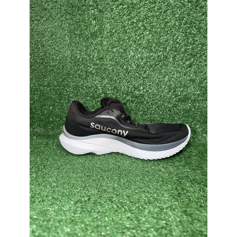 Saucony Kinvara 15 Womens Size 7.5 Black White Running Shoes Sneakers S10967-208